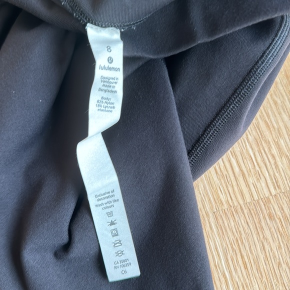 Authentic Lululemon cropped leggings - Picture 4 of 4